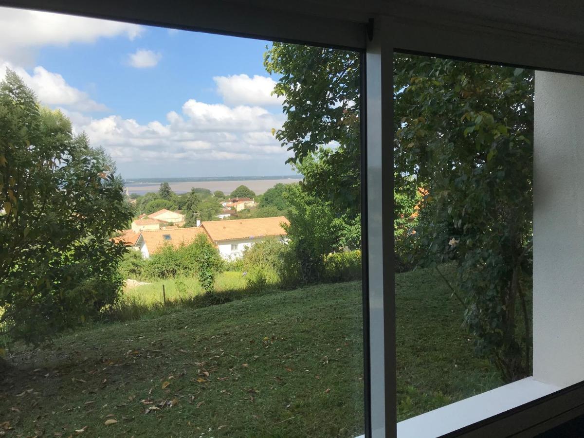 Appartement Avec Vue Panoramique Sur L'Estuaire De La Gironde Plassac  Exterior photo